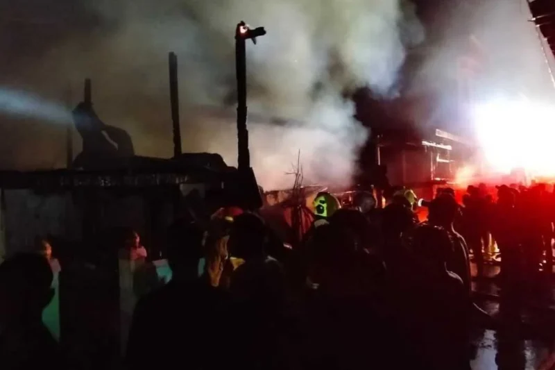 Kebakaran Besar di Makassar, 9 Rumah Semi Permanen Hangus Terbakar