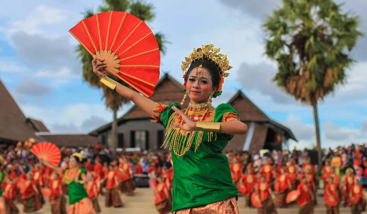 Keindahan-Gerak-dan-Makna-Mendalam-Dibalik-Atraksi-Tari-Pakarena,-Makassar