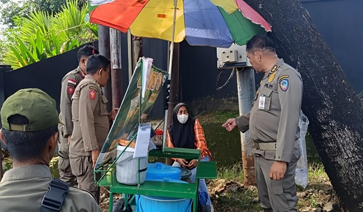 50-PKL-di-Trotoar-Jalan-Urip-Sumoharjo-Perintis-Makassar-Ditertibkan-Satpol-PP