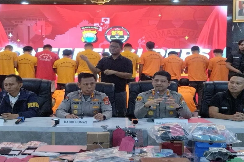 Polisi Tangkap 5 Pelaku Penjarah Mesin ATM Saat Kerusuhan di DPRD Makassar