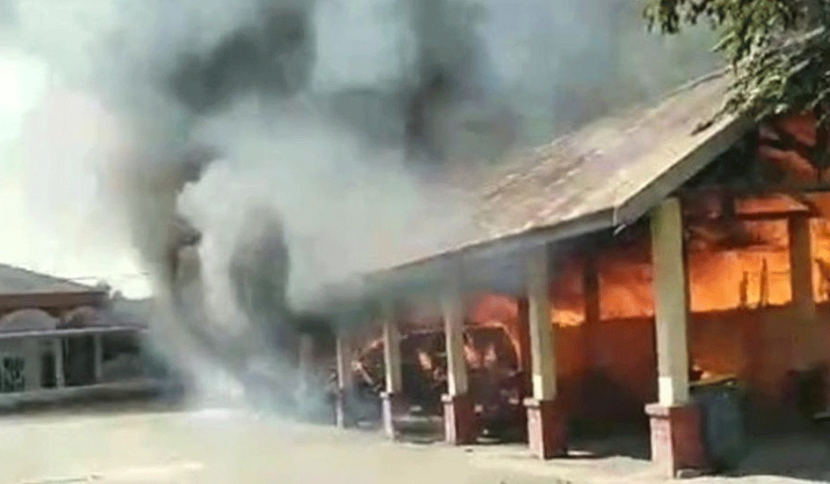 4-Mobil-Dinas-Terbakar-di-Kantor-Bupati-Bulukumba,-Polisi-Selidiki-Penyebabnya