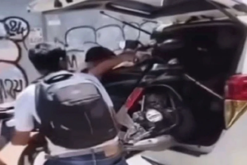 Heboh! Ambulans di Gowa Angkut Sepeda Motor, Begini Penjelasannya