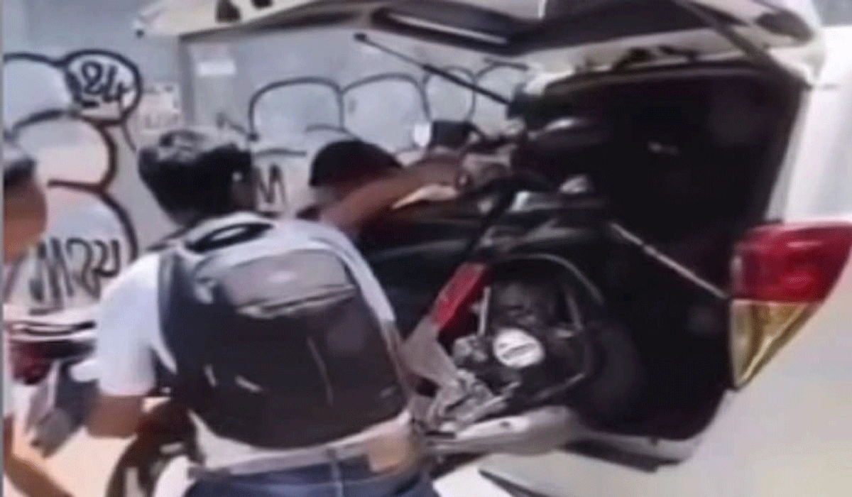 Heboh!-Ambulans-di-Gowa-Angkut-Sepeda-Motor,-Begini-Penjelasannya