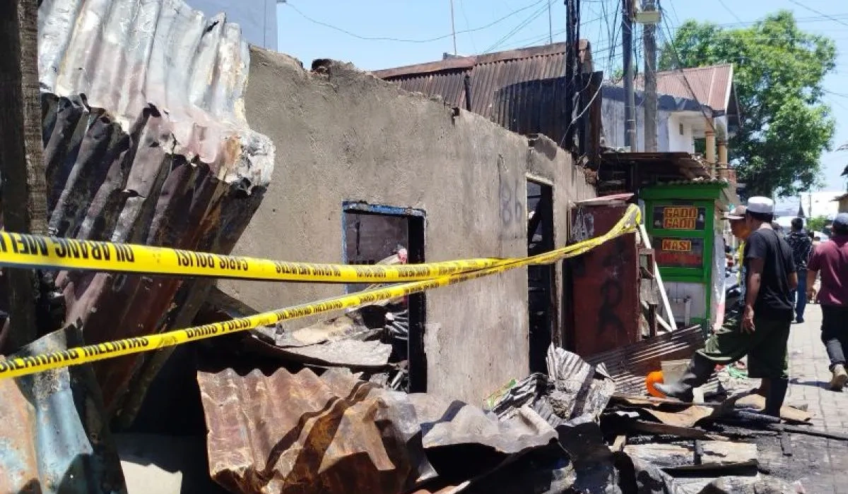 Kebakaran-Hebat-Hanguskan-Dua-Rumah-di-Panambungan-Makassar