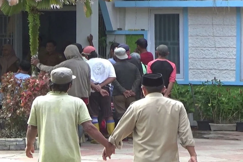 Puluhan Petugas Kebersihan Palopo Mogok Kerja Akibat Gaji Belum Cair