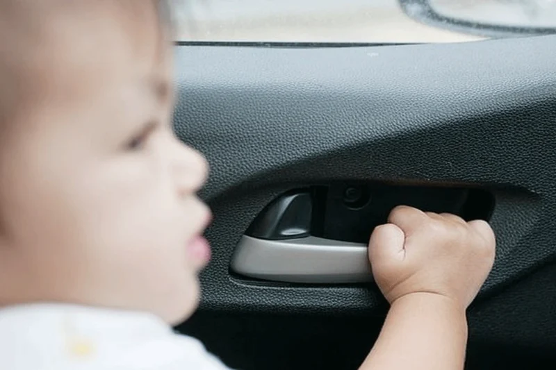 Balita Terperangkap 3 Jam di Mobil Antang, Makassar, Tindakan Cepat Warga