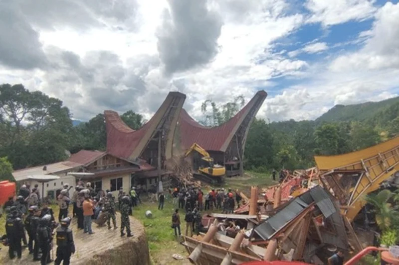 Aksi Mahasiswa Toraja di Makassar Berujung Ricuh Saat Protes Eksekusi Tongkonan Ka’pun