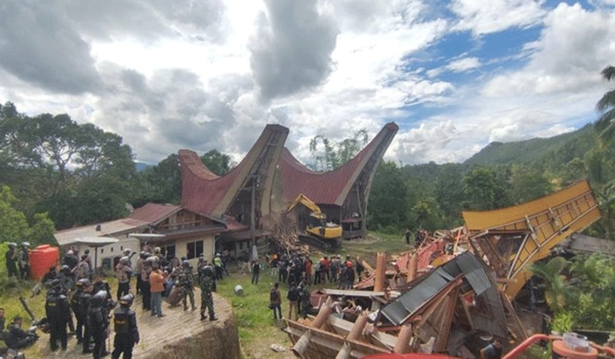 Aksi Mahasiswa Toraja di Makassar Berujung Ricuh Saat Protes Eksekusi Tongkonan Ka'pun